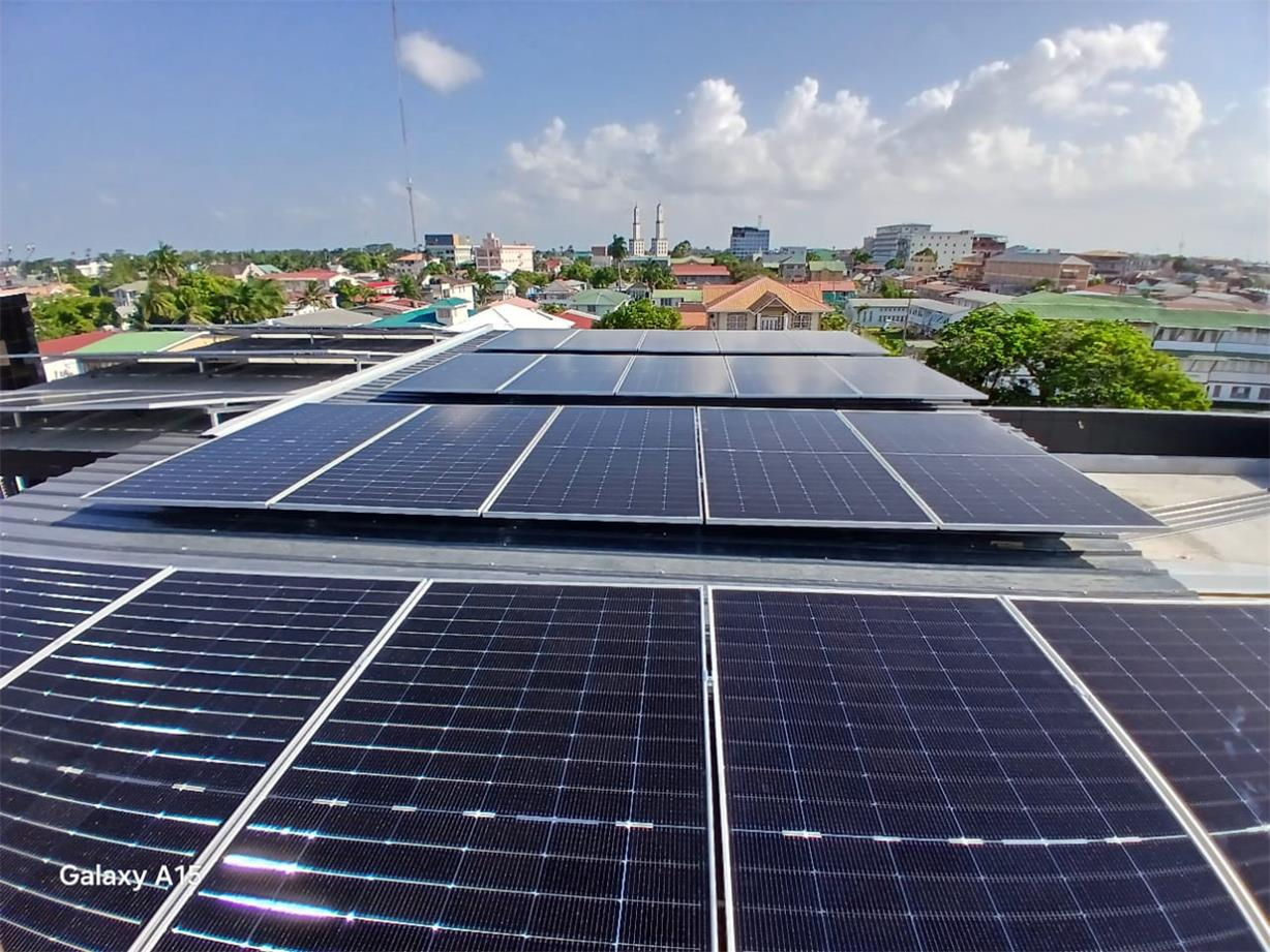 25-kW-Hybridsystem in einem Haus in Guyana